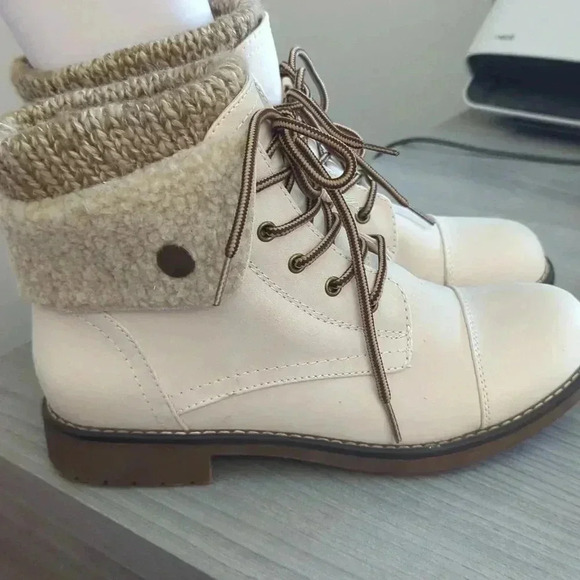 Women's Duena Booties - Picture 5 of 10
